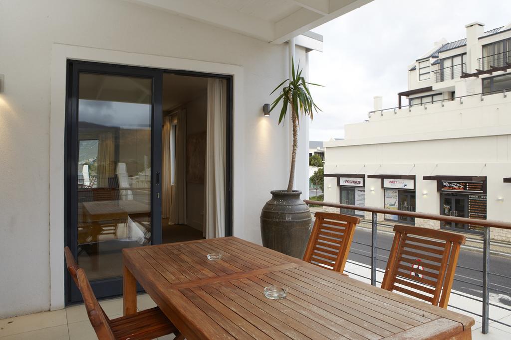 Marine Square Luxury Suites Hermanus Exterior photo