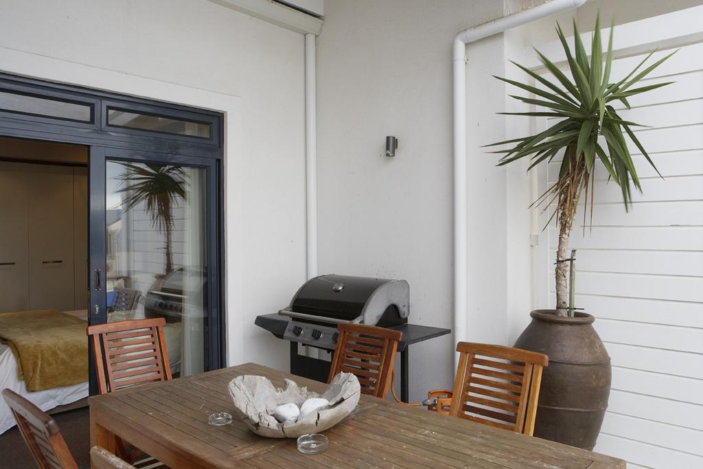 Marine Square Luxury Suites Hermanus Exterior photo