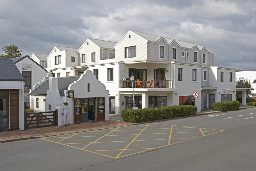 Marine Square Luxury Suites Hermanus Exterior photo