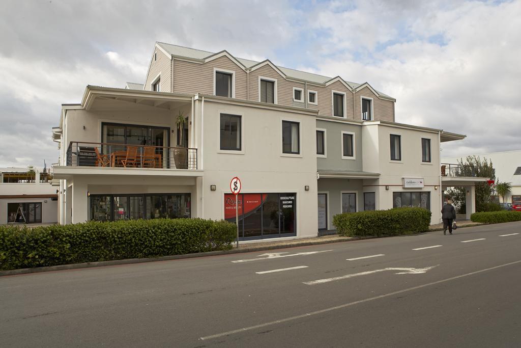 Marine Square Luxury Suites Hermanus Exterior photo