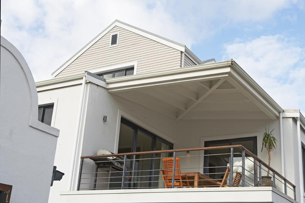 Marine Square Luxury Suites Hermanus Exterior photo