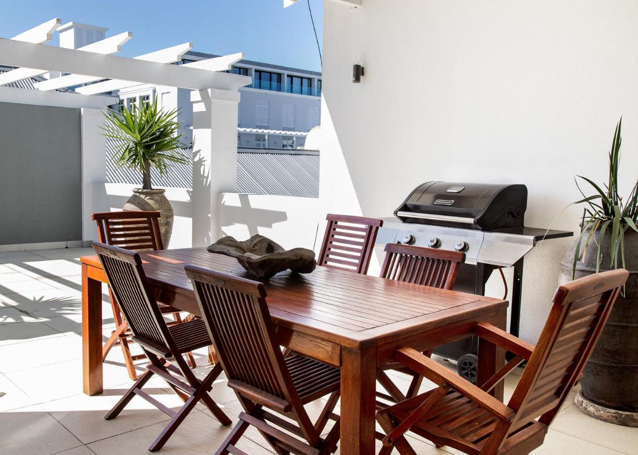 Marine Square Luxury Suites Hermanus Exterior photo