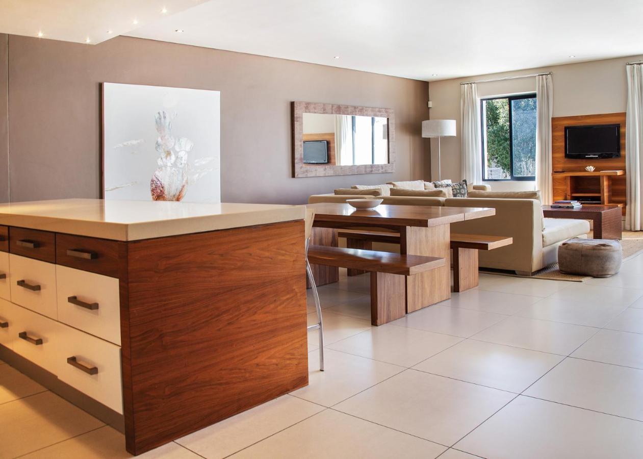 Marine Square Luxury Suites Hermanus Exterior photo