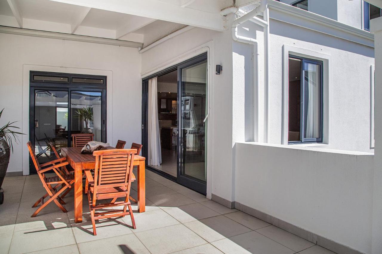 Marine Square Luxury Suites Hermanus Exterior photo