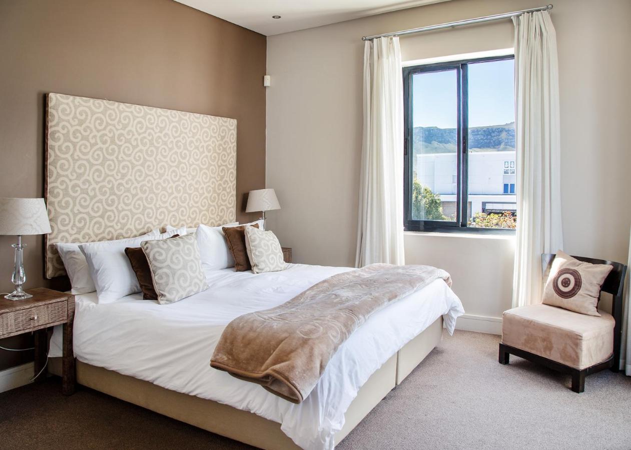 Marine Square Luxury Suites Hermanus Exterior photo